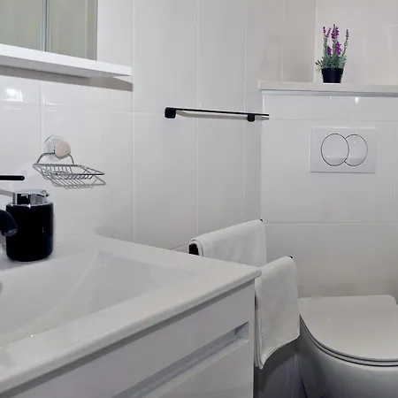 Maria - Free Garage Daire