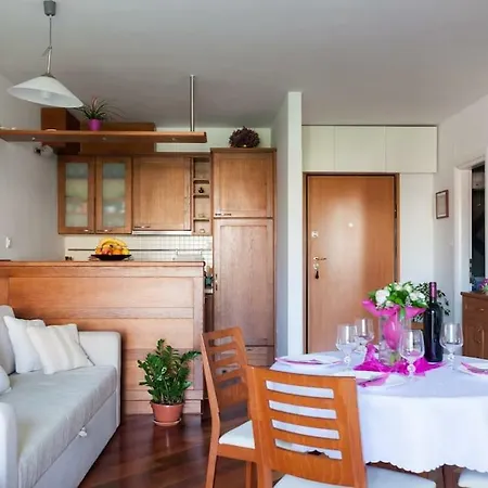 Maria - Free Garage *